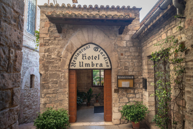 Ingresso - Hotel Umbra | Hotel tre stelle nel centro storico di Assisi
