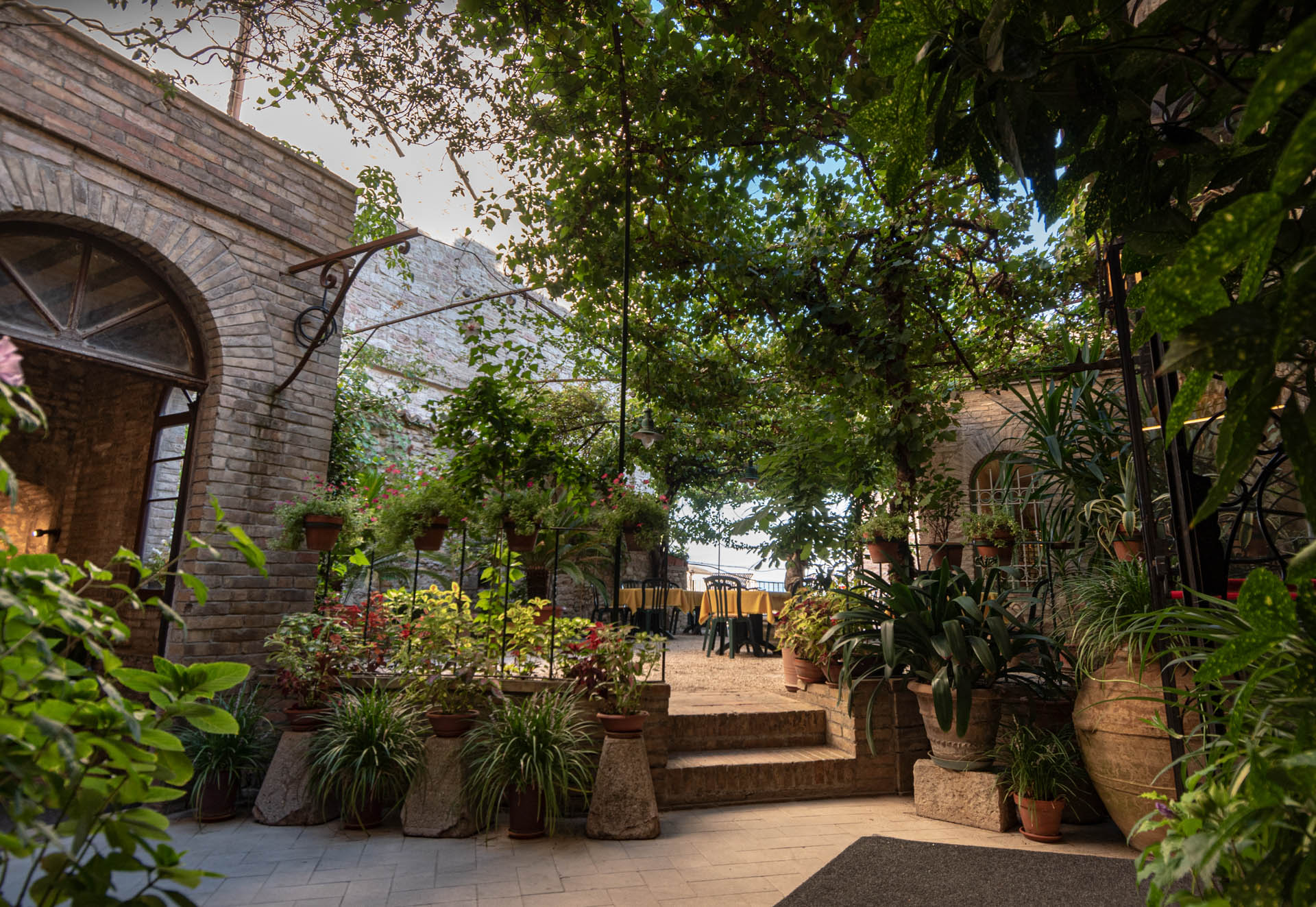Giardino esterno | Hotel Umbra | Hotel tre stelle nel centro storico di Assisi